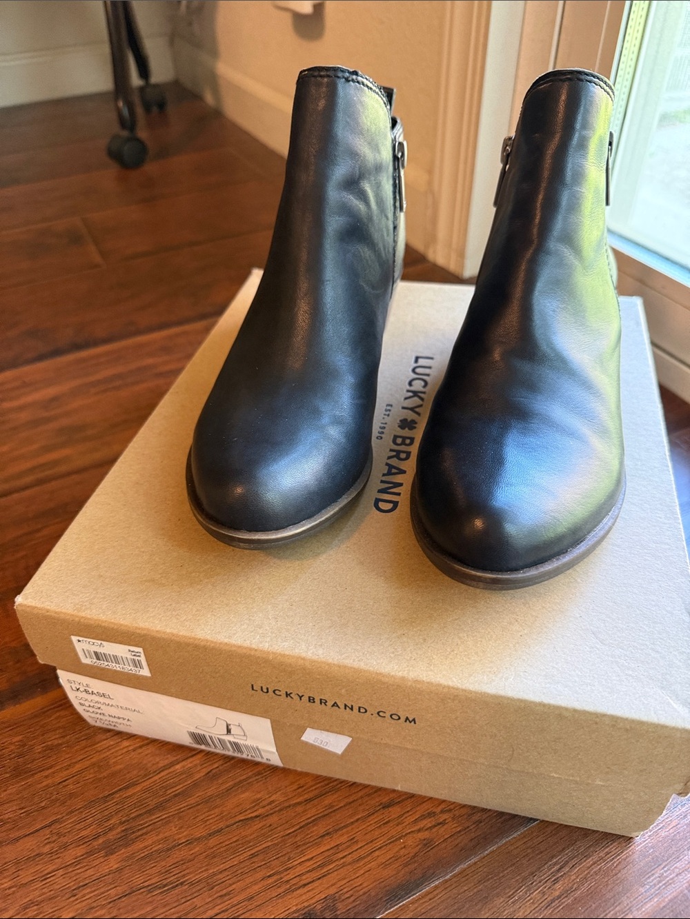 NWT Lucky Brand Black Leather Ankle Booties with Dual Side Zipper